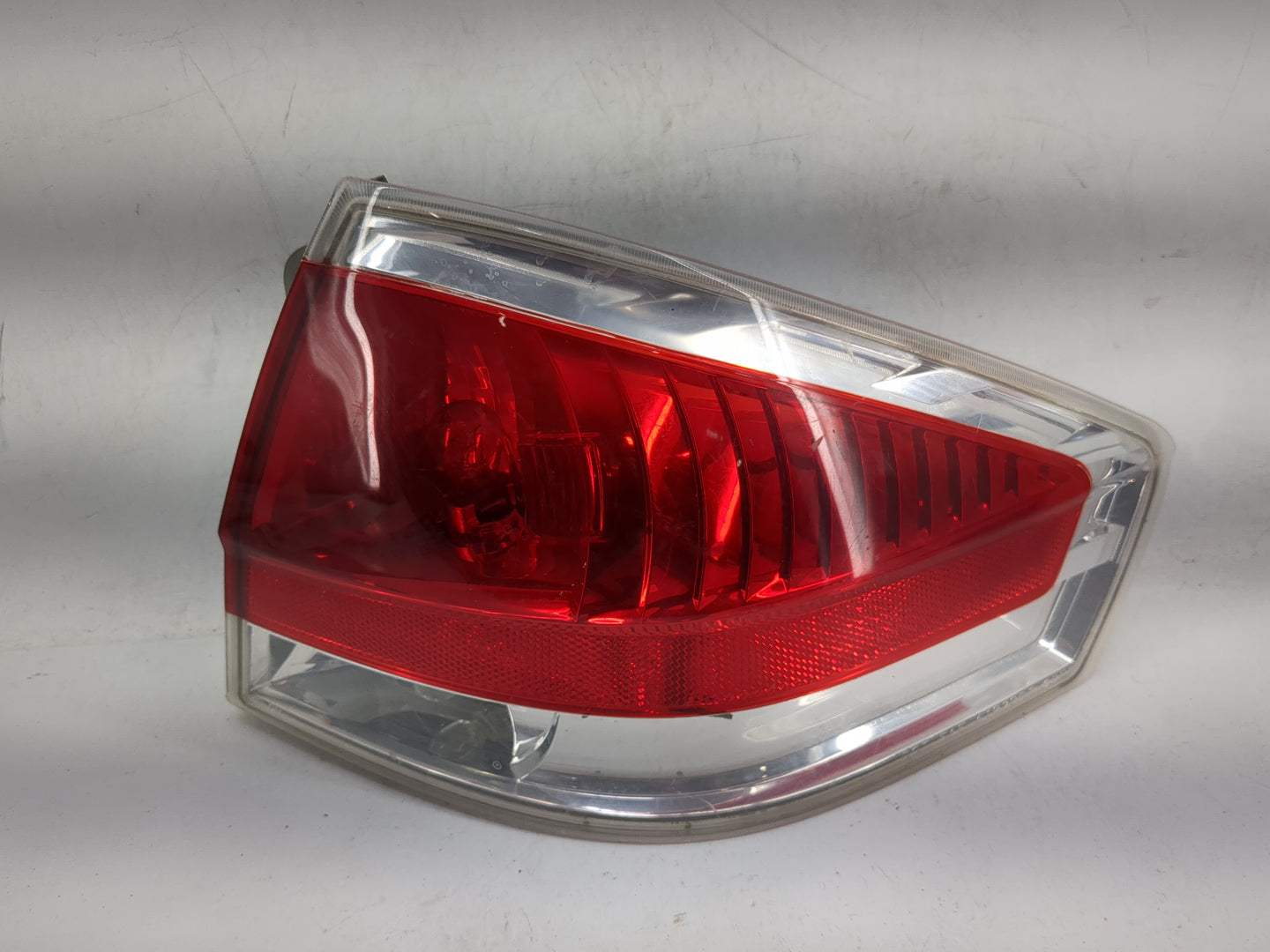 2008-2011 Ford Focus Tail Light Assembly Passenger Right OEM P/N:8S43-13B504-A 8S4X-13440-A Fits Fits 2008 2009 2010 2011 OE