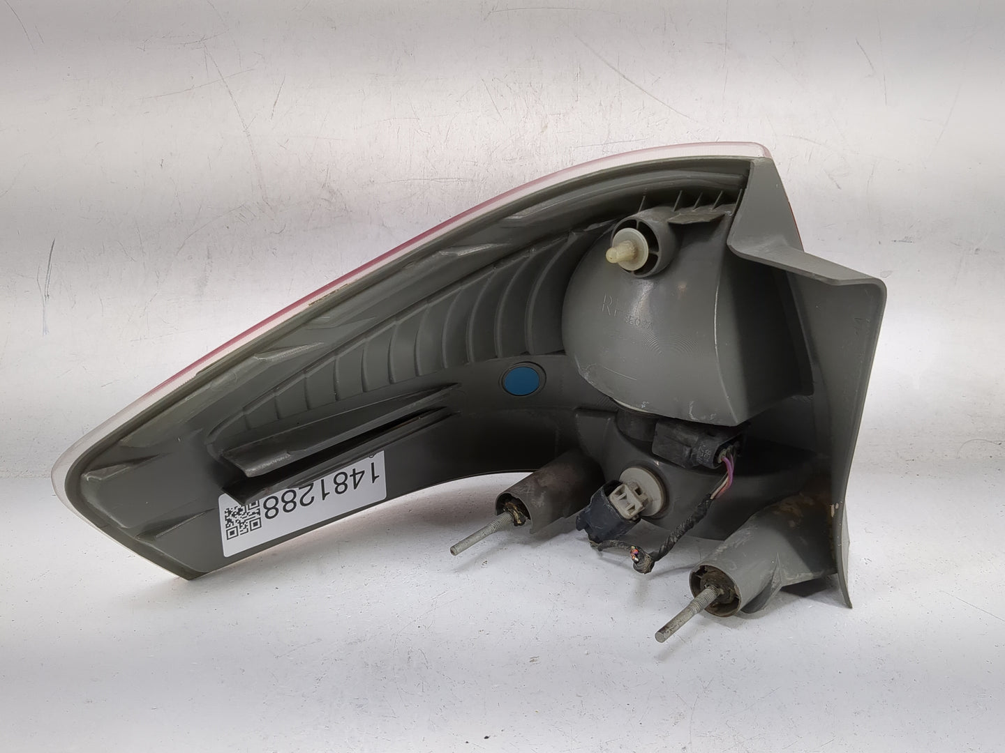 2008-2011 Ford Focus Tail Light Assembly Passenger Right OEM P/N:8S43-13B504-A 8S4X-13440-A Fits Fits 2008 2009 2010 2011 OE