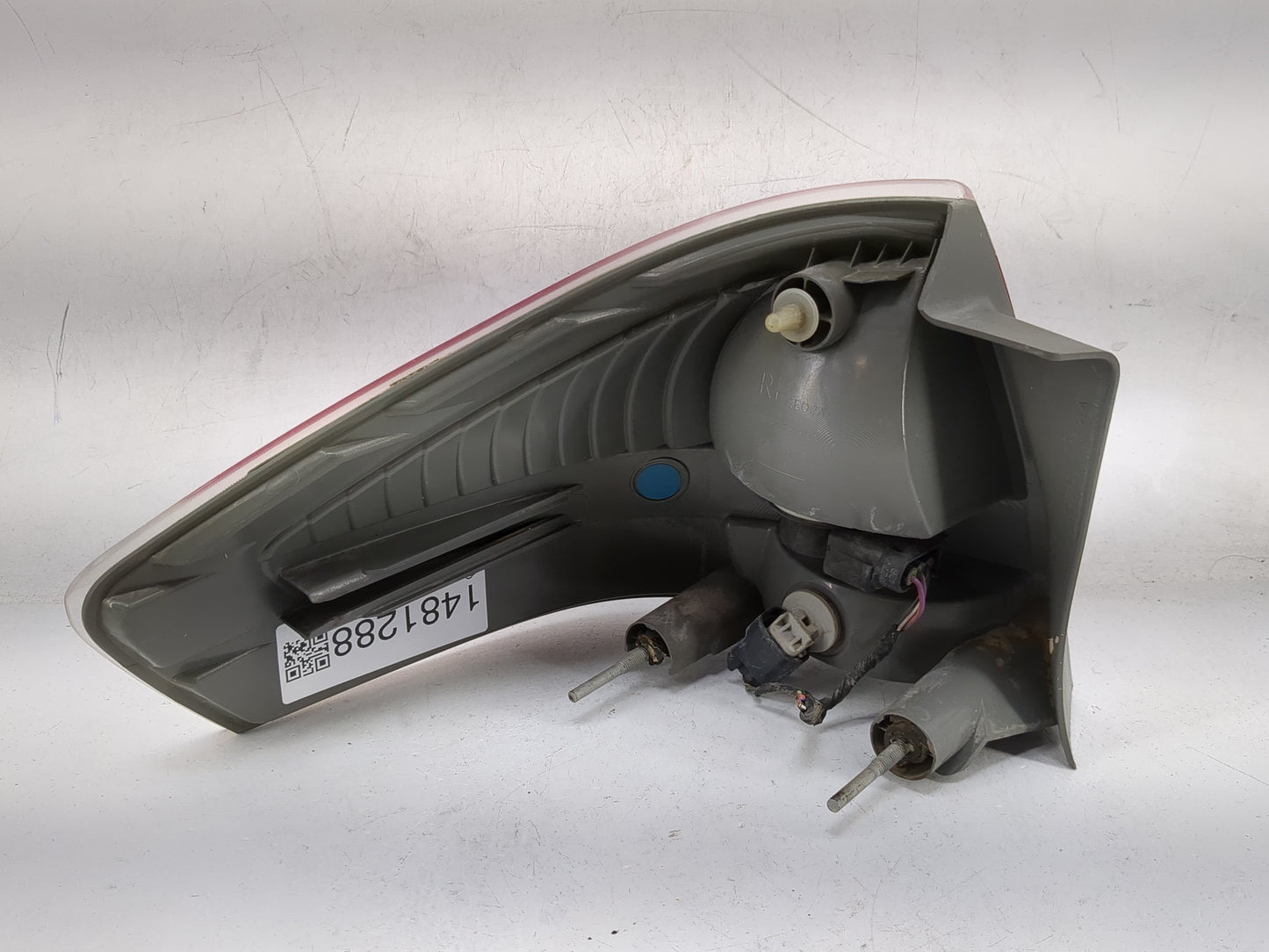 2008-2011 Ford Focus Tail Light Assembly Passenger Right OEM P/N:8S43-13B504-A 8S4X-13440-A Fits Fits 2008 2009 2010 2011 OE
