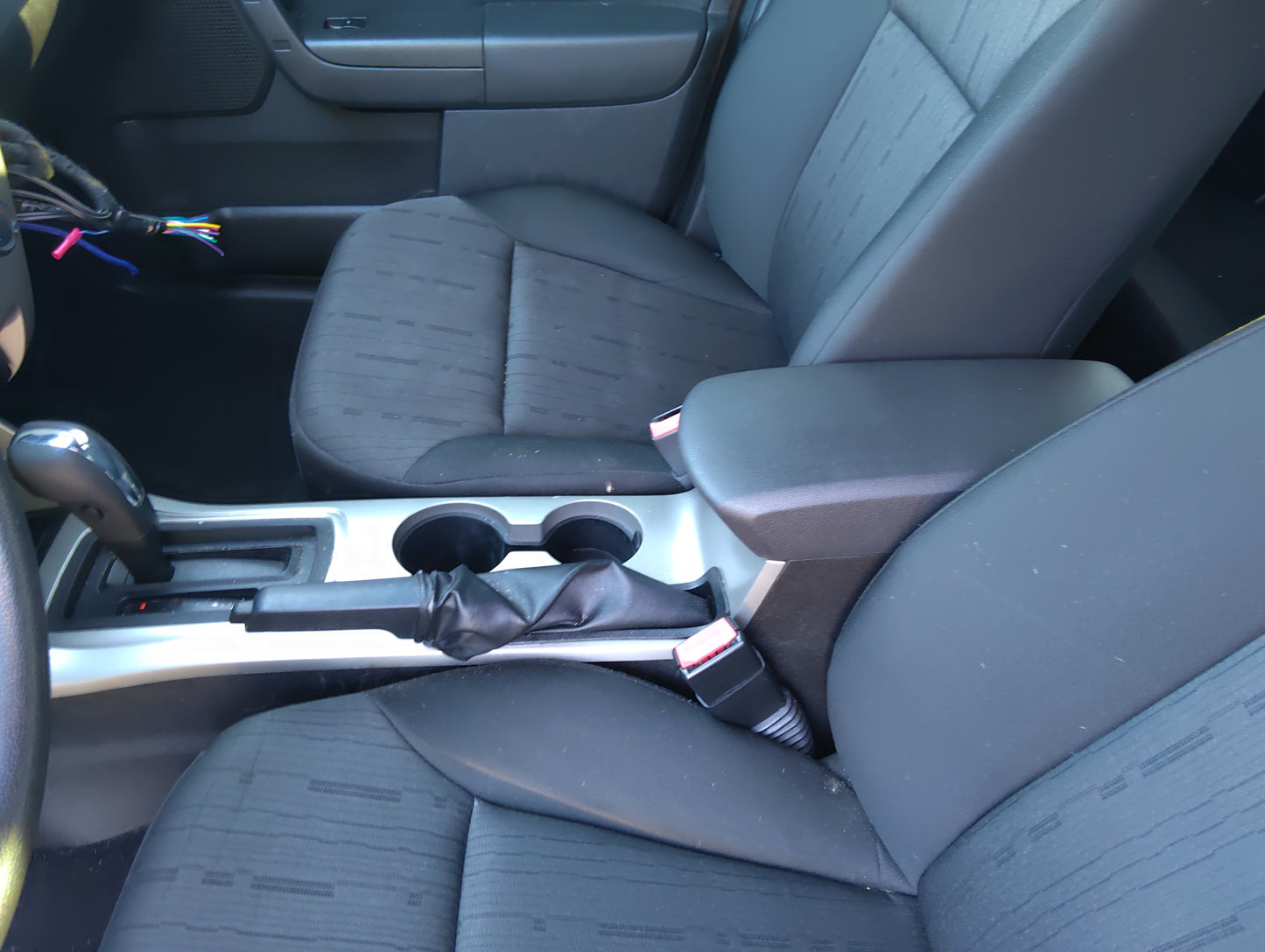 2008-2011 Ford Focus Center Floor Console Fits Fits 2008 2009 2010 2011 OEM Used Auto Parts - Oemusedautoparts1.com