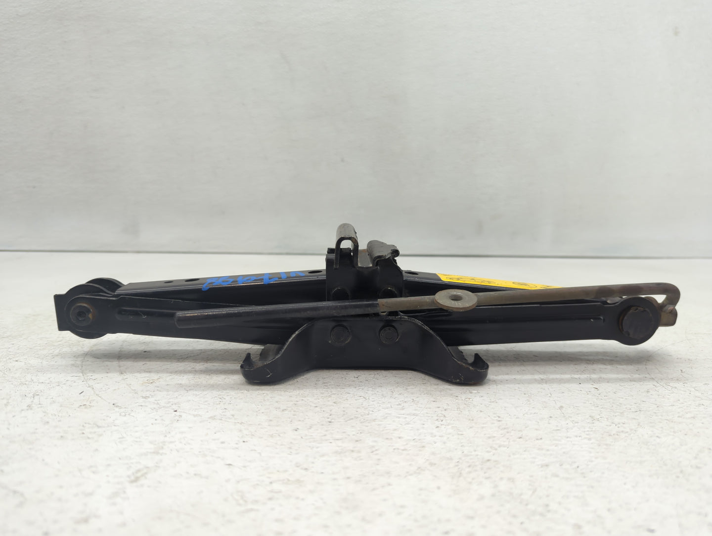 2010 Ford Focus Spare Scissor Car Jack - Oemusedautoparts1.com
