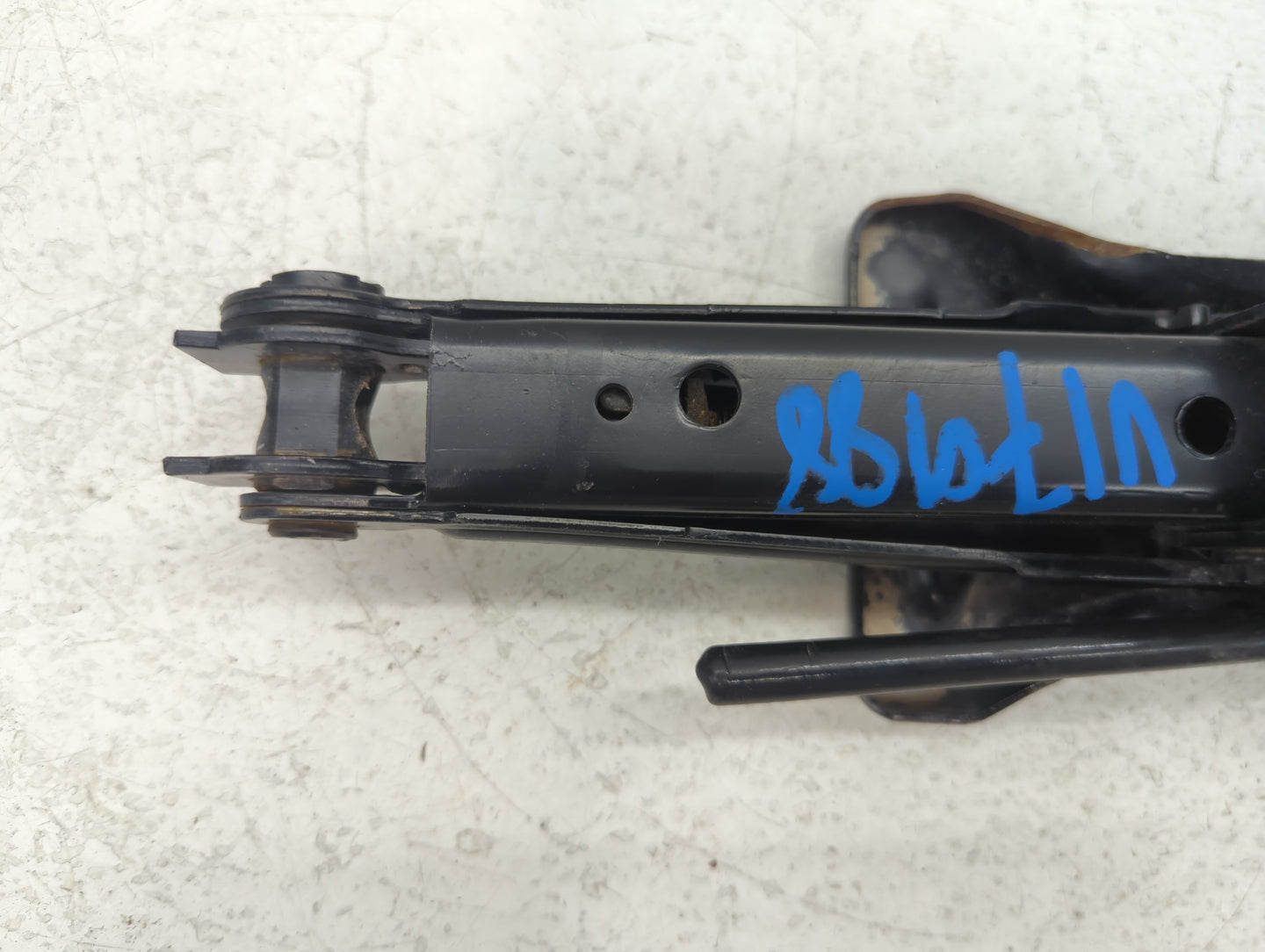 2010 Ford Focus Spare Scissor Car Jack - Oemusedautoparts1.com