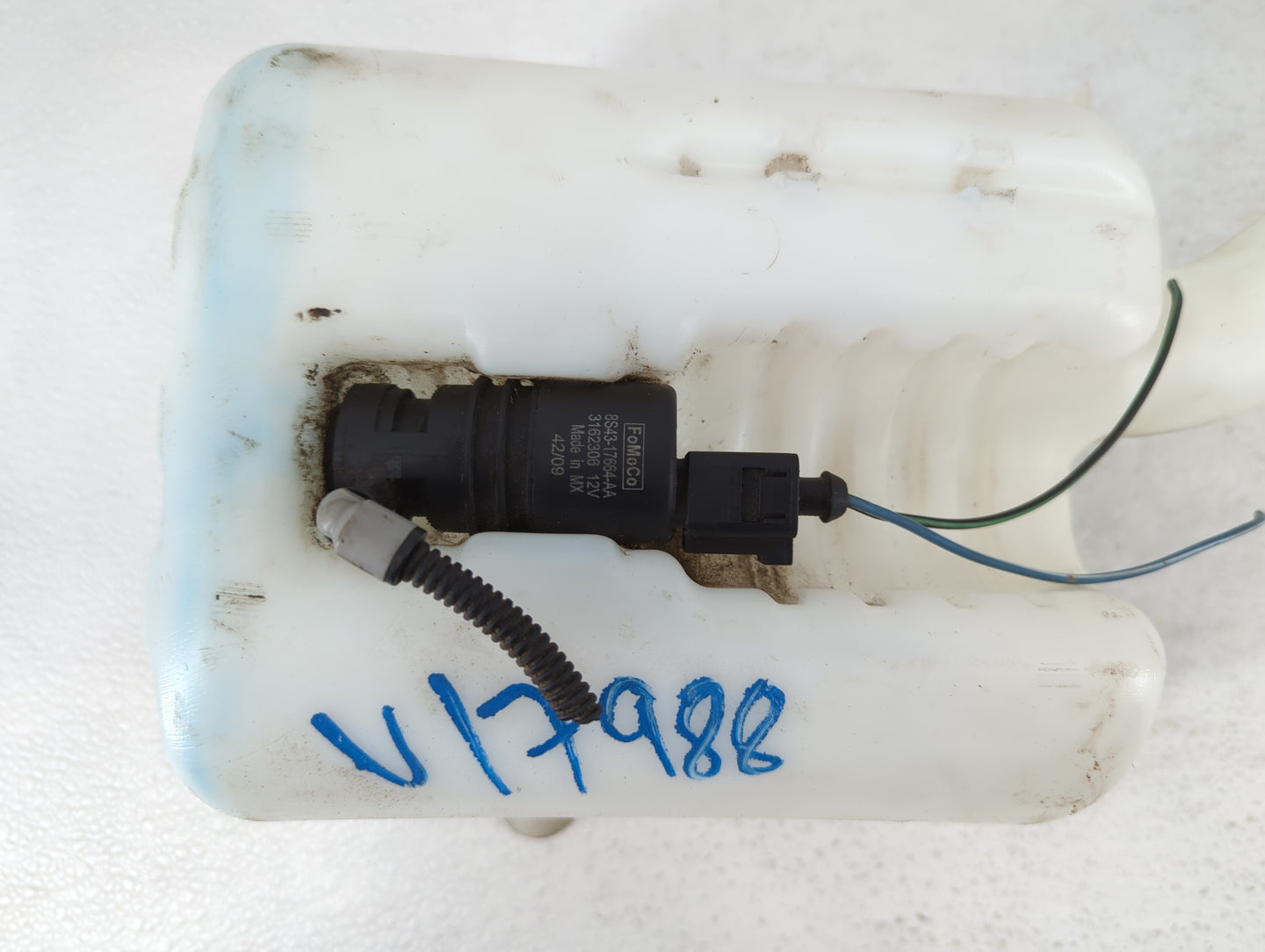2008-2011 Ford Focus Windshield Washer Fluid Reservoir Bottle Oem - Oemusedautoparts1.com