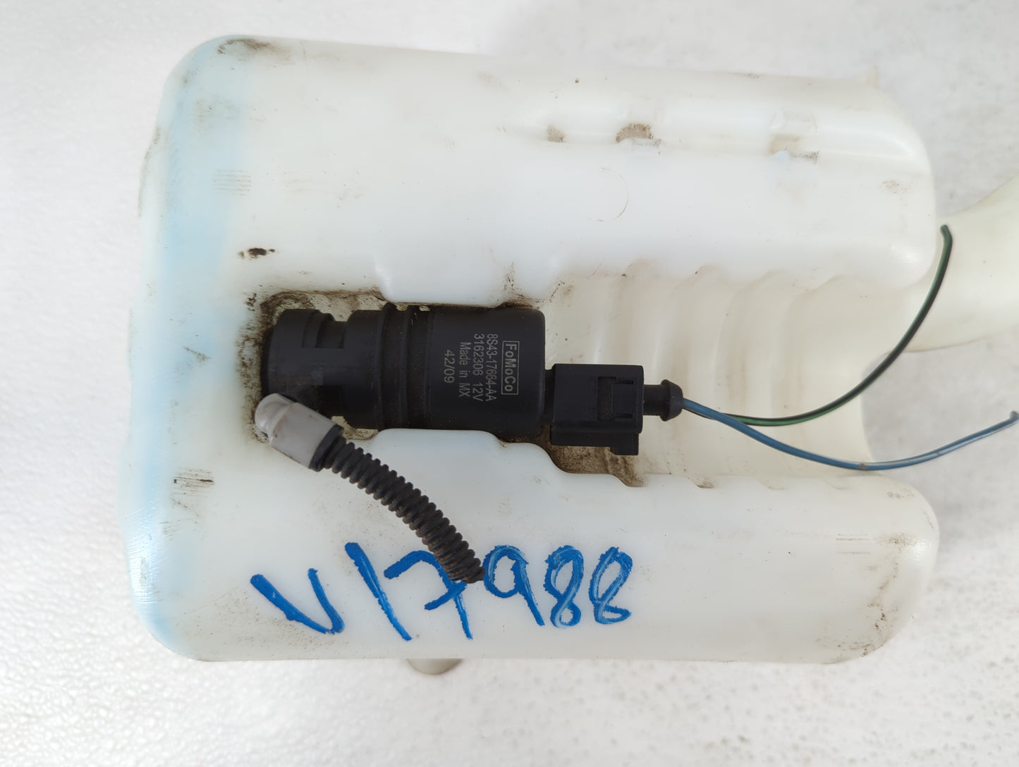 2008-2011 Ford Focus Windshield Washer Fluid Reservoir Bottle Oem - Oemusedautoparts1.com
