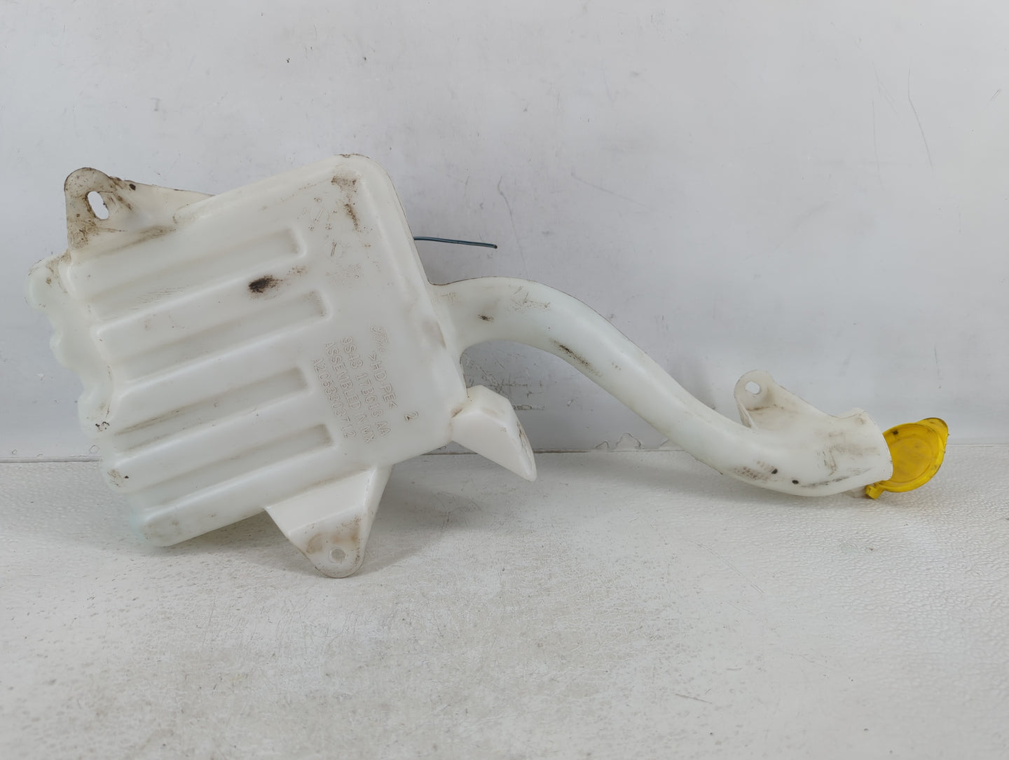 2008-2011 Ford Focus Windshield Washer Fluid Reservoir Bottle Oem - Oemusedautoparts1.com