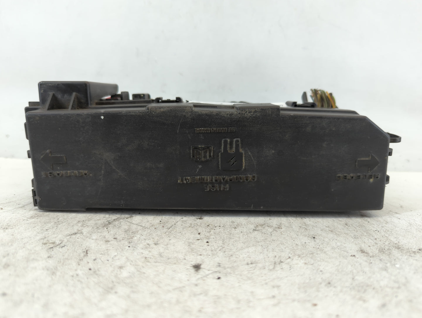 2008-2011 Ford Focus Fusebox Fuse Box Panel Relay Module P/N:8S4T-14A003AC Fits Fits 2008 2009 2010 2011 OEM Used Auto Parts