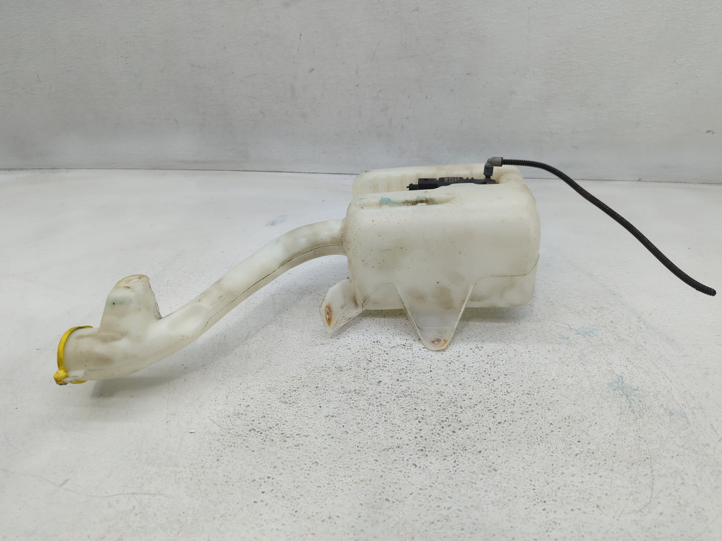 2008-2011 Ford Focus Windshield Washer Fluid Reservoir Bottle Oem - Oemusedautoparts1.com