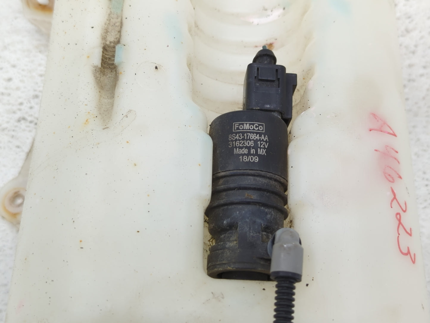 2008-2011 Ford Focus Windshield Washer Fluid Reservoir Bottle Oem - Oemusedautoparts1.com