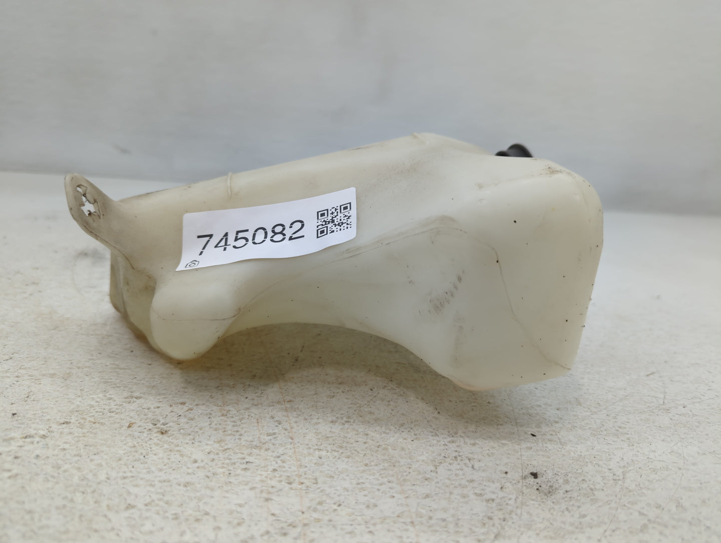 2008-2011 Ford Focus Radiator Coolant Overflow Expansion Tank Bottle 745082 - Oemusedautoparts1.com