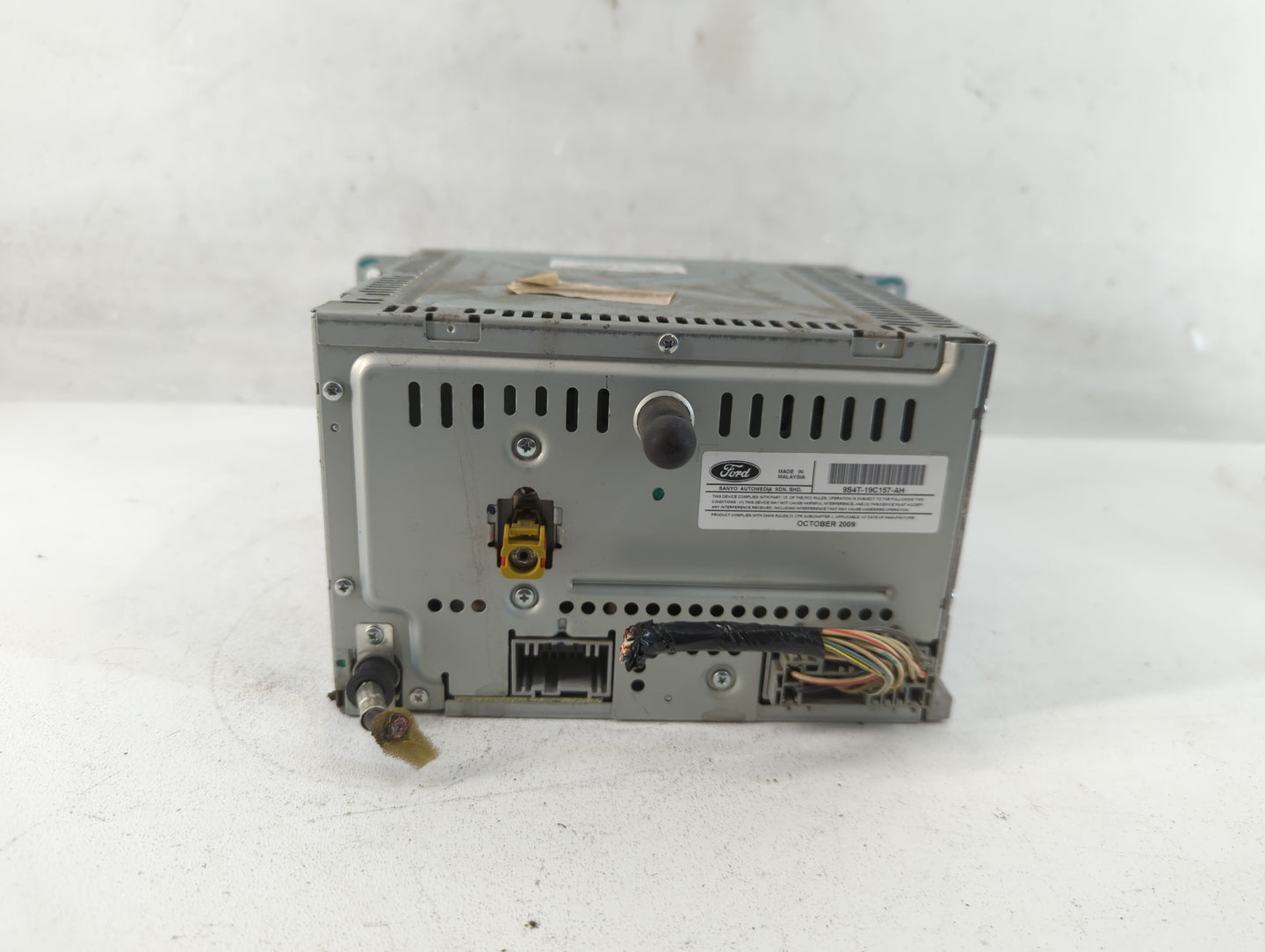 2010-2011 Ford Focus Radio AM FM Cd Player Receiver Replacement P/N:9S4T-19C157-AH Fits Fits 2010 2011 OEM Used Auto Parts -