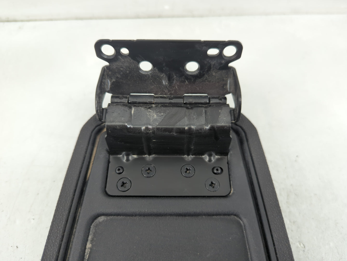 2010 Ford Focus Center Console Armrest Cover Lid P/N:KF3043A201 265 09 Fits OEM Used Auto Parts - Oemusedautoparts1.com