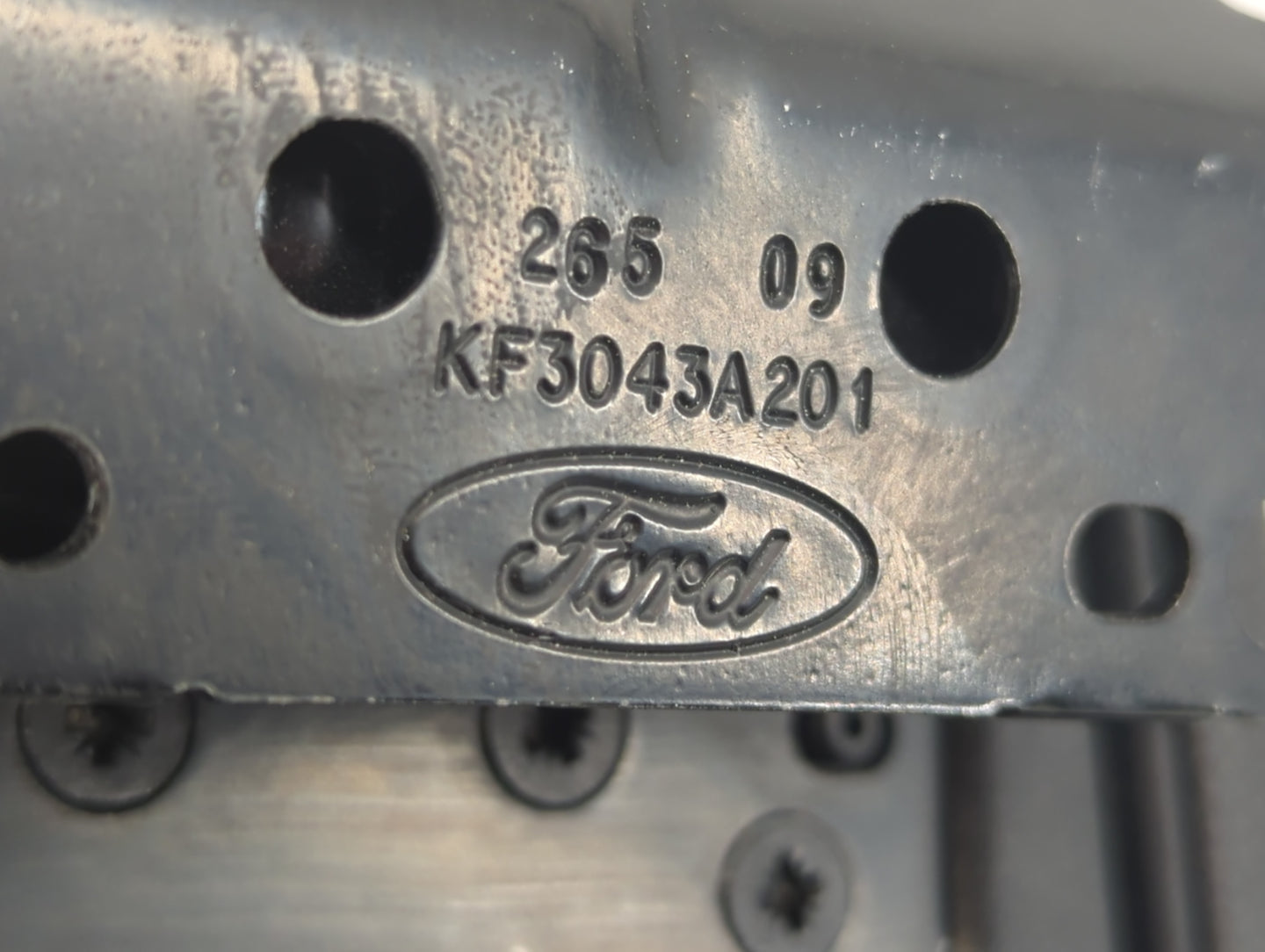 2010 Ford Focus Center Console Armrest Cover Lid P/N:KF3043A201 265 09 Fits OEM Used Auto Parts - Oemusedautoparts1.com