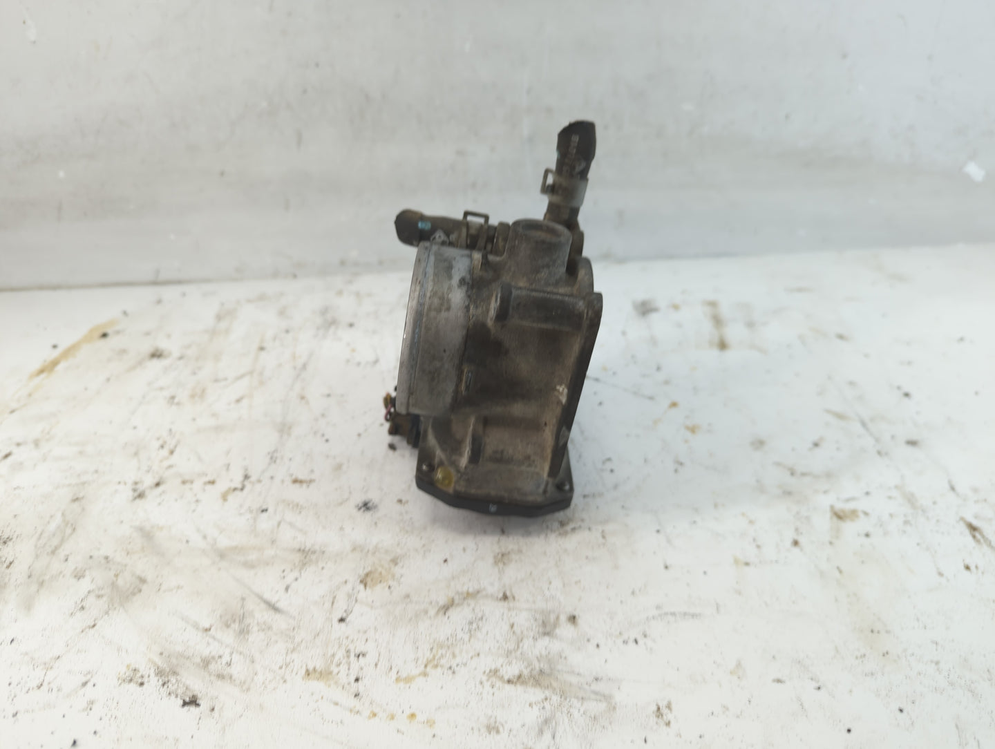 2008-2011 Ford Focus Throttle Body P/N:ET-A60-02 A Fits Fits 2008 2009 2010 2011 2012 2013 OEM Used Auto Parts - Oemusedauto