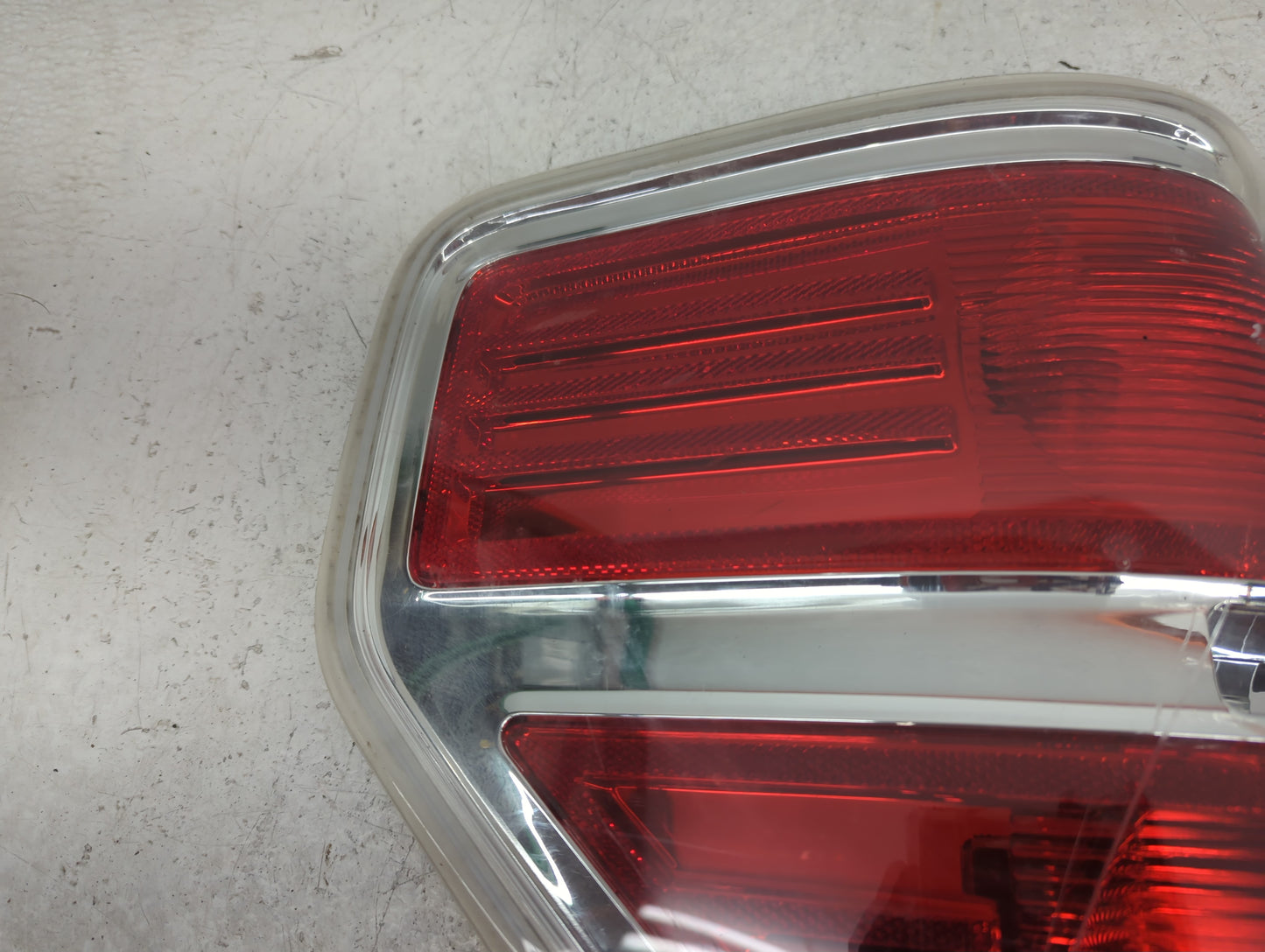 2010 Ford Ford F150 Pickup Tail Light Assembly Driver Left OEM Fits Fits 2009 2011 2012 2013 2014 OEM Used Auto Parts - Oemu