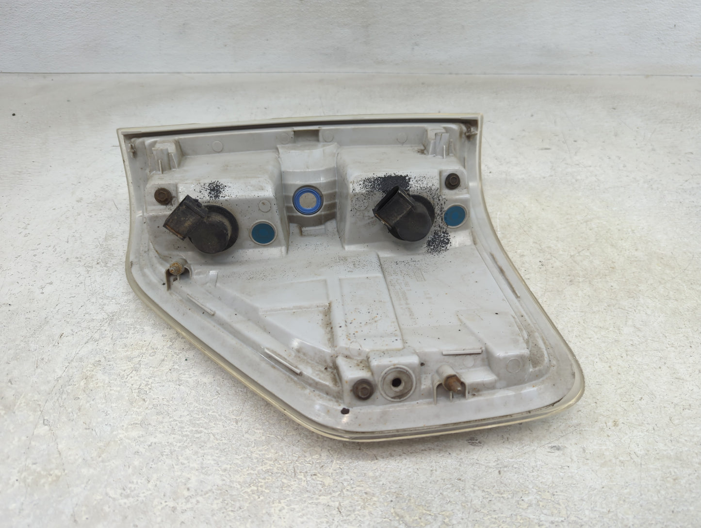2010 Ford Ford F150 Pickup Tail Light Assembly Driver Left OEM Fits Fits 2009 2011 2012 2013 2014 OEM Used Auto Parts - Oemu