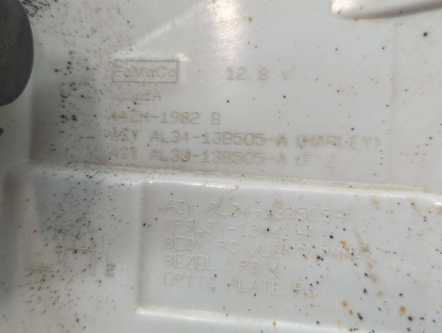 2010 Ford Ford F150 Pickup Tail Light Assembly Driver Left OEM Fits Fits 2009 2011 2012 2013 2014 OEM Used Auto Parts - Oemu