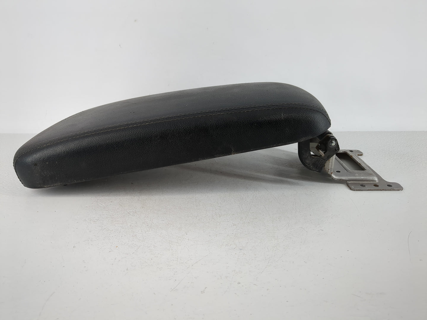 2010-2012 Ford Fusion Center Console Armrest Cover Lid Fits Fits 2010 2011 2012 OEM Used Auto Parts - Oemusedautoparts1.com
