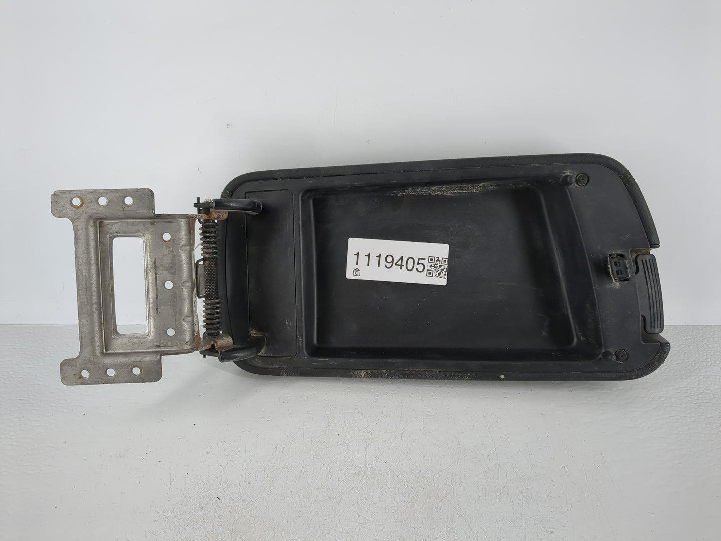 2010-2012 Ford Fusion Center Console Armrest Cover Lid Fits Fits 2010 2011 2012 OEM Used Auto Parts - Oemusedautoparts1.com