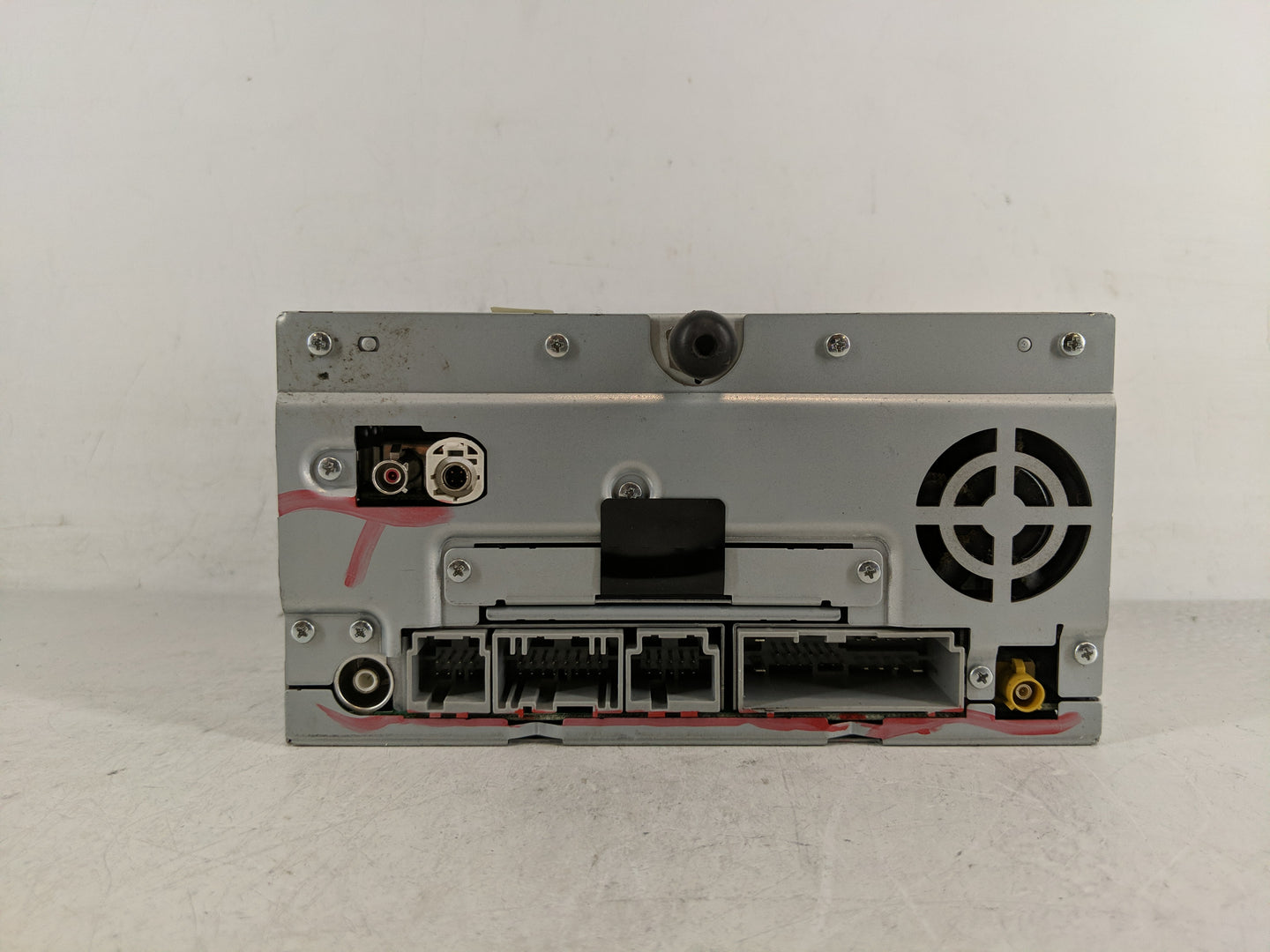 2010 Ford Fusion Radio AM FM Cd Player Receiver Replacement Fits OEM Used Auto Parts - Oemusedautoparts1.com