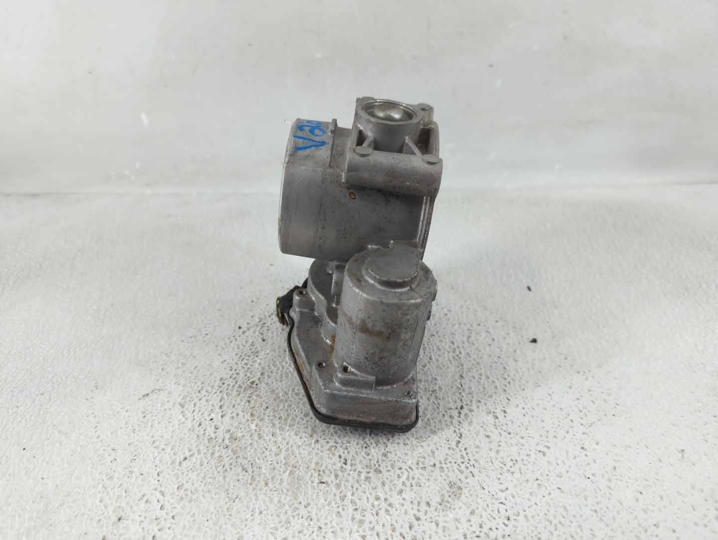 2010-2012 Ford Fusion Throttle Body P/N:9L8E-BC Fits Fits 2009 2010 2011 2012 OEM Used Auto Parts - Oemusedautoparts1.com