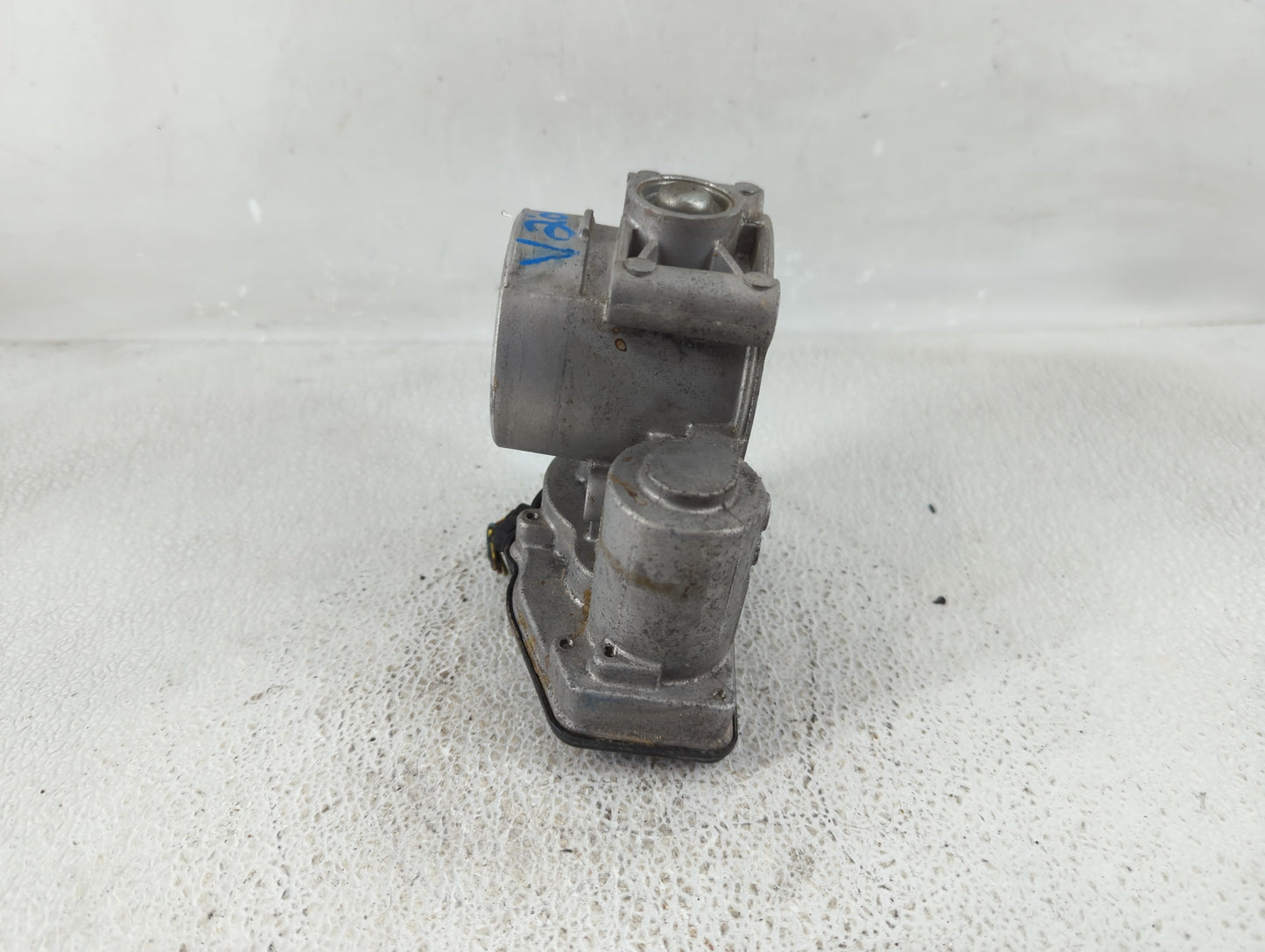 2010-2012 Ford Fusion Throttle Body P/N:9L8E-BC Fits Fits 2009 2010 2011 2012 OEM Used Auto Parts - Oemusedautoparts1.com