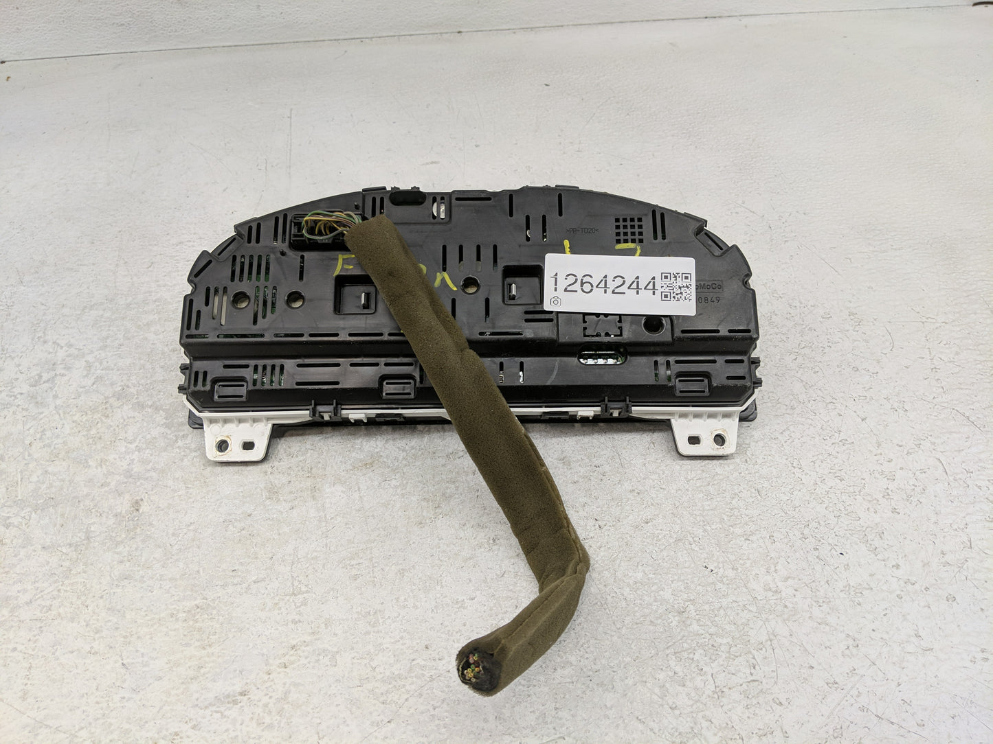 2010 Ford Fusion Instrument Cluster Speedometer Gauges P/N:AE5T-10849-RC Fits OEM Used Auto Parts - Oemusedautoparts1.com