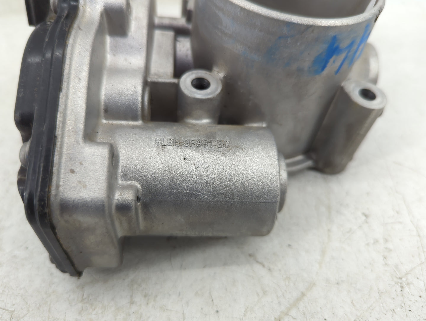 2010-2012 Ford Fusion Throttle Body P/N:9L8E-BC Fits Fits 2009 2010 2011 2012 OEM Used Auto Parts - Oemusedautoparts1.com