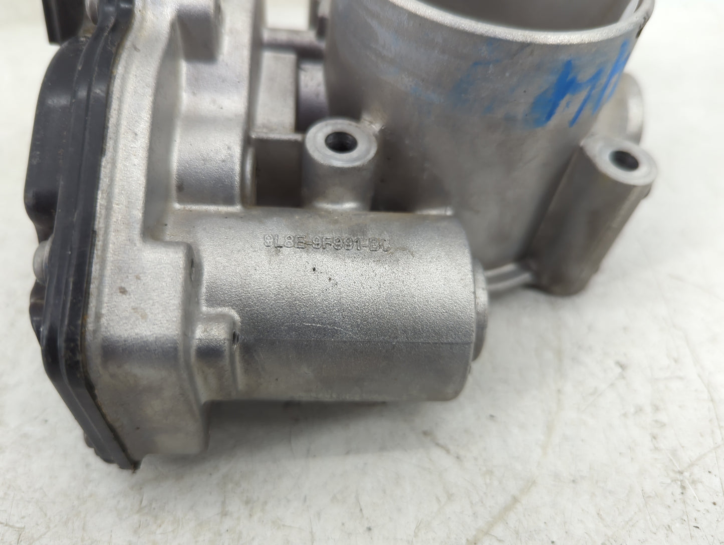 2010-2012 Ford Fusion Throttle Body P/N:9L8E-BC Fits Fits 2009 2010 2011 2012 OEM Used Auto Parts - Oemusedautoparts1.com