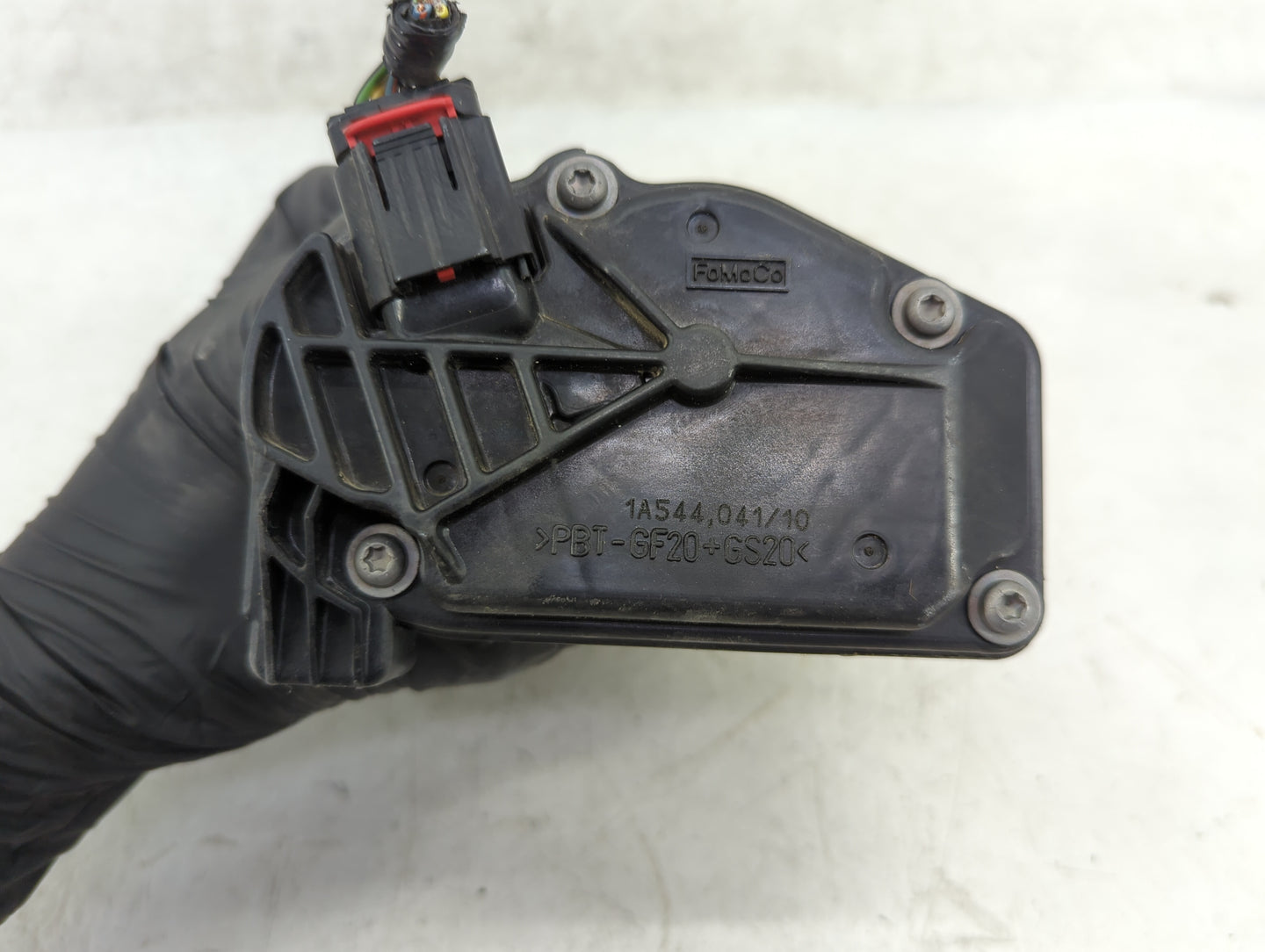 2010-2012 Ford Fusion Throttle Body P/N:9L8E-BC Fits Fits 2009 2010 2011 2012 OEM Used Auto Parts - Oemusedautoparts1.com