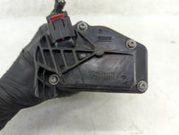 2010-2012 Ford Fusion Throttle Body P/N:9L8E-BC Fits Fits 2009 2010 2011 2012 OEM Used Auto Parts - Oemusedautoparts1.com
