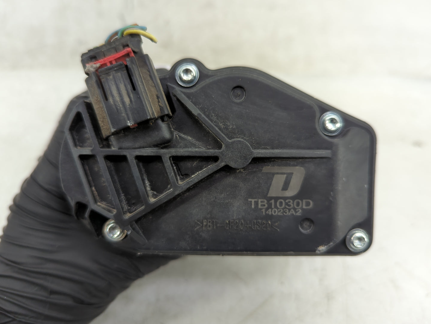 2010-2012 Ford Fusion Throttle Body P/N:TB1030D Fits Fits 2009 2010 2011 2012 OEM Used Auto Parts - Oemusedautoparts1.com