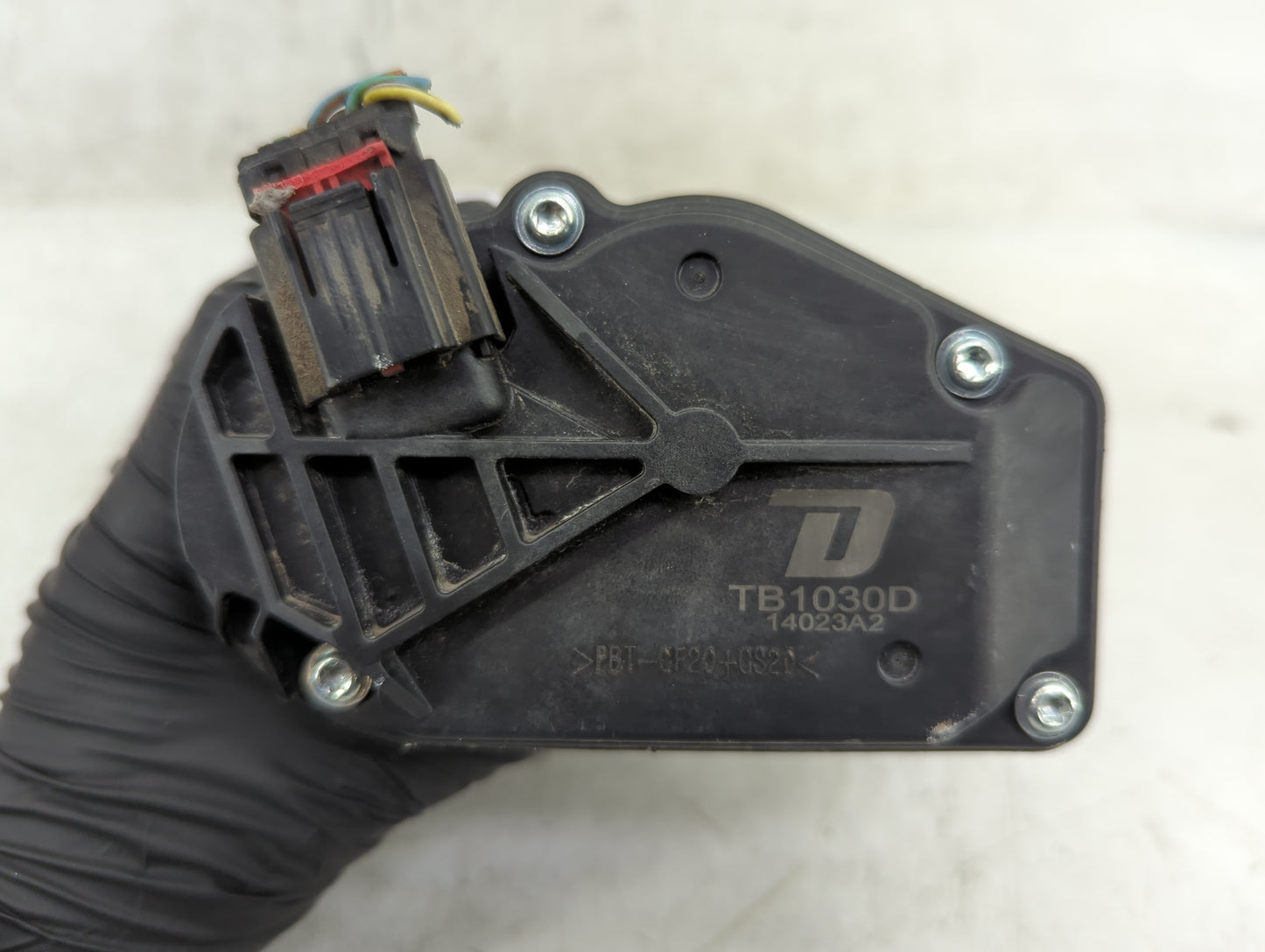 2010-2012 Ford Fusion Throttle Body P/N:TB1030D Fits Fits 2009 2010 2011 2012 OEM Used Auto Parts - Oemusedautoparts1.com
