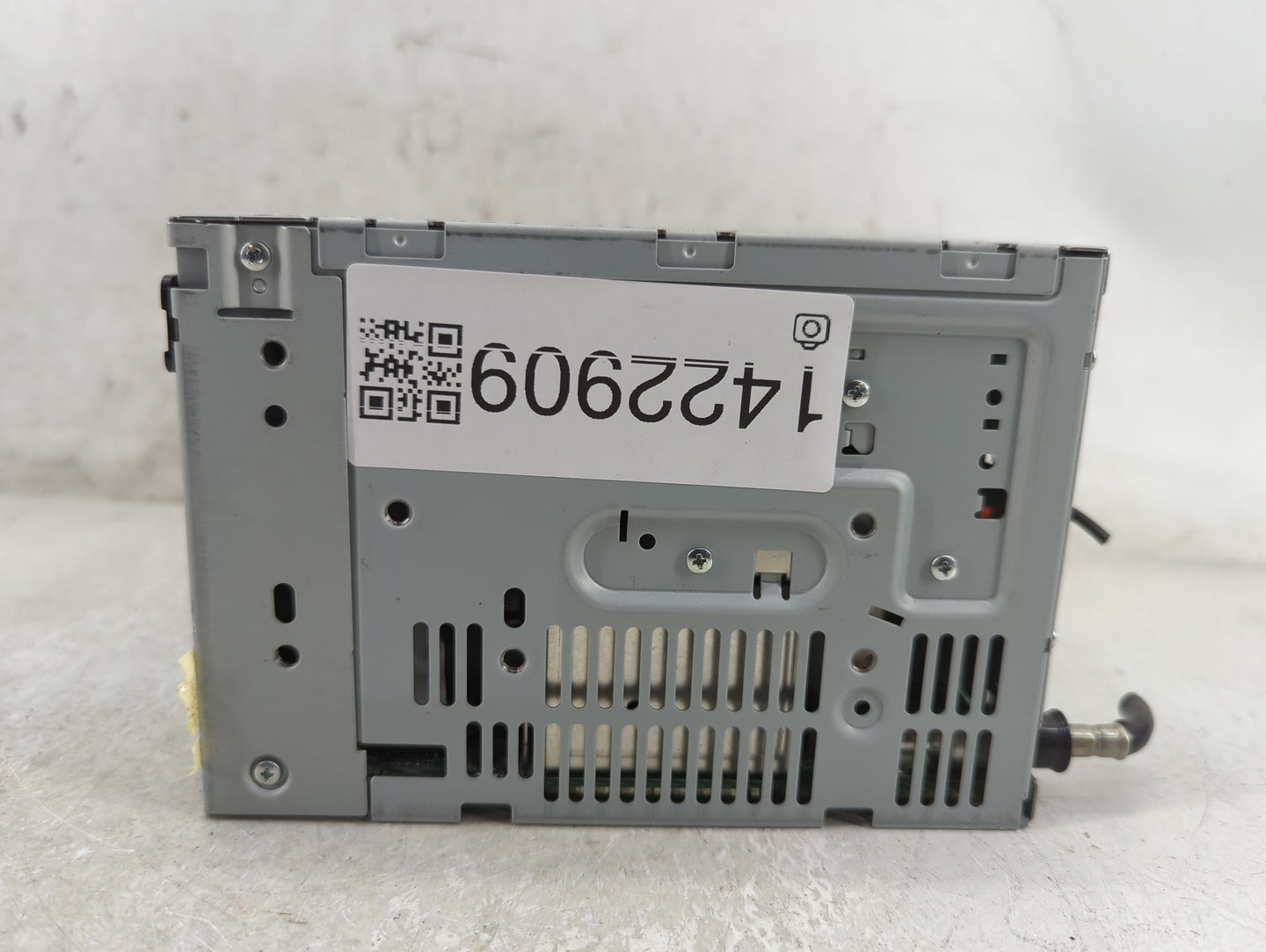 2010-2012 Ford Fusion Radio AM FM Cd Player Receiver Replacement P/N:9EBT-19C107-AC Fits Fits 2010 2011 2012 OEM Used Auto P