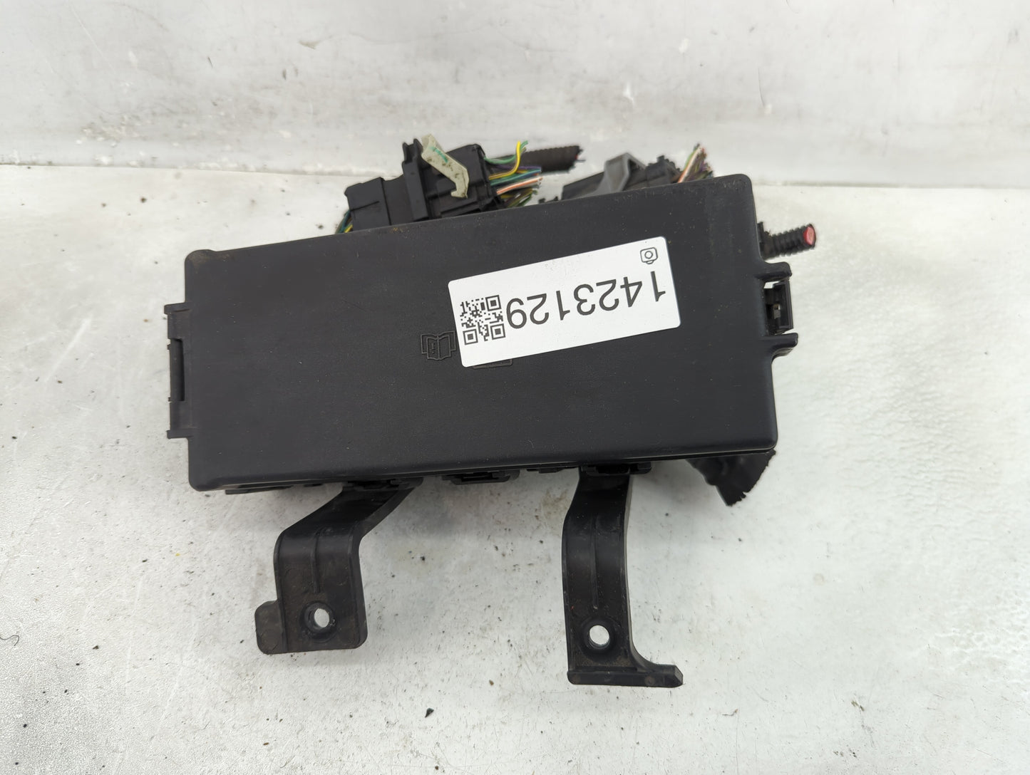 2010-2012 Ford Fusion Fusebox Fuse Box Panel Relay Module P/N:6E5T-14A003-AB Fits Fits 2010 2011 2012 OEM Used Auto Parts - 