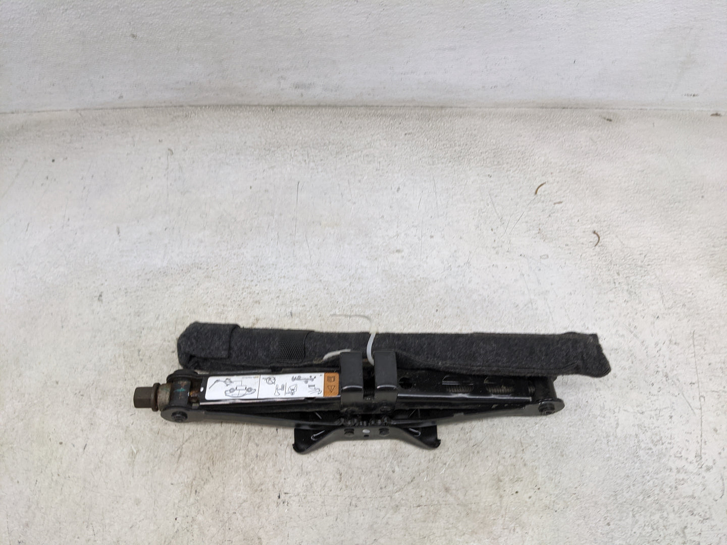 2010 Ford Fusion Spare Scissor Car Jack 1459121 - Oemusedautoparts1.com