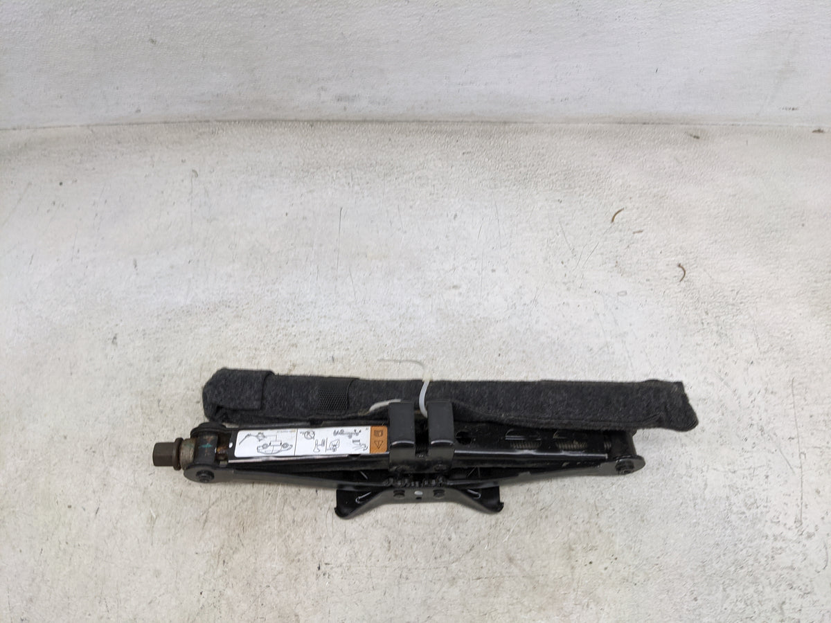 2010 Ford Fusion Spare Scissor Car Jack 1459121 - Oemusedautoparts1.com