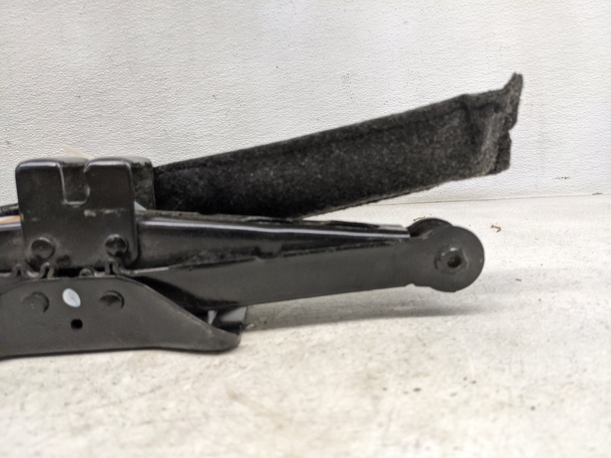 2010 Ford Fusion Spare Scissor Car Jack 1459121 - Oemusedautoparts1.com