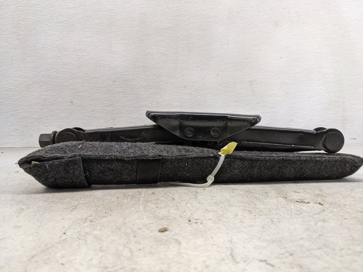 2010 Ford Fusion Spare Scissor Car Jack 1459121 - Oemusedautoparts1.com