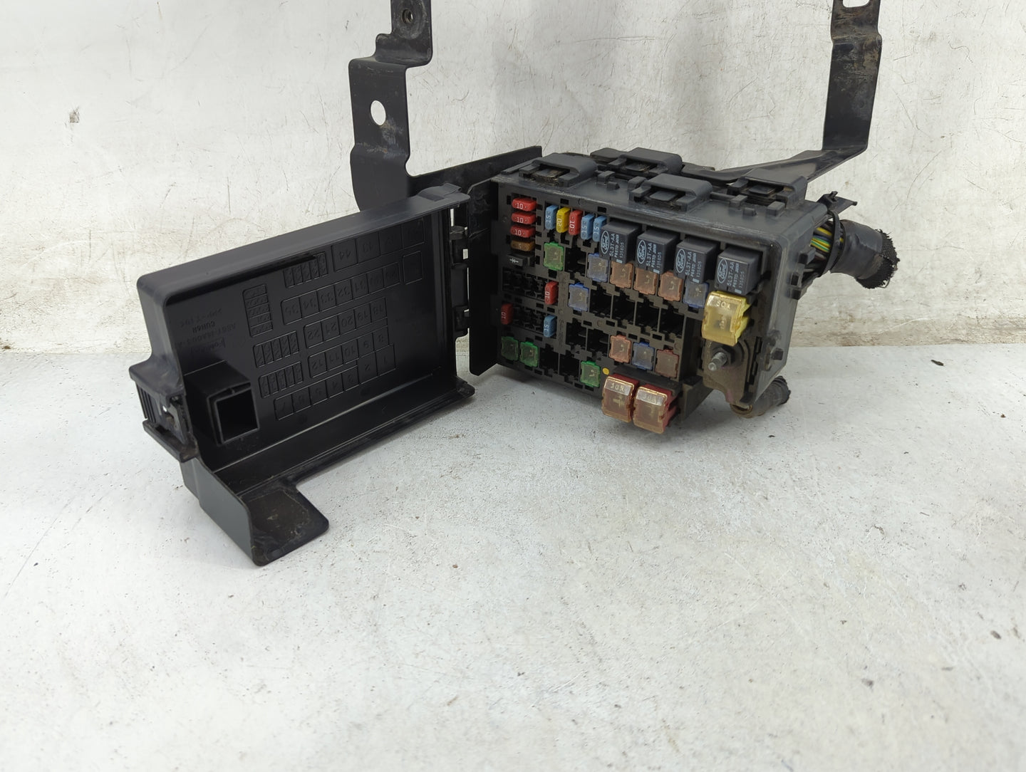 2010-2012 Ford Fusion Fusebox Fuse Box Panel Relay Module P/N:AE5T-14290-A Fits Fits 2010 2011 2012 OEM Used Auto Parts - Oe
