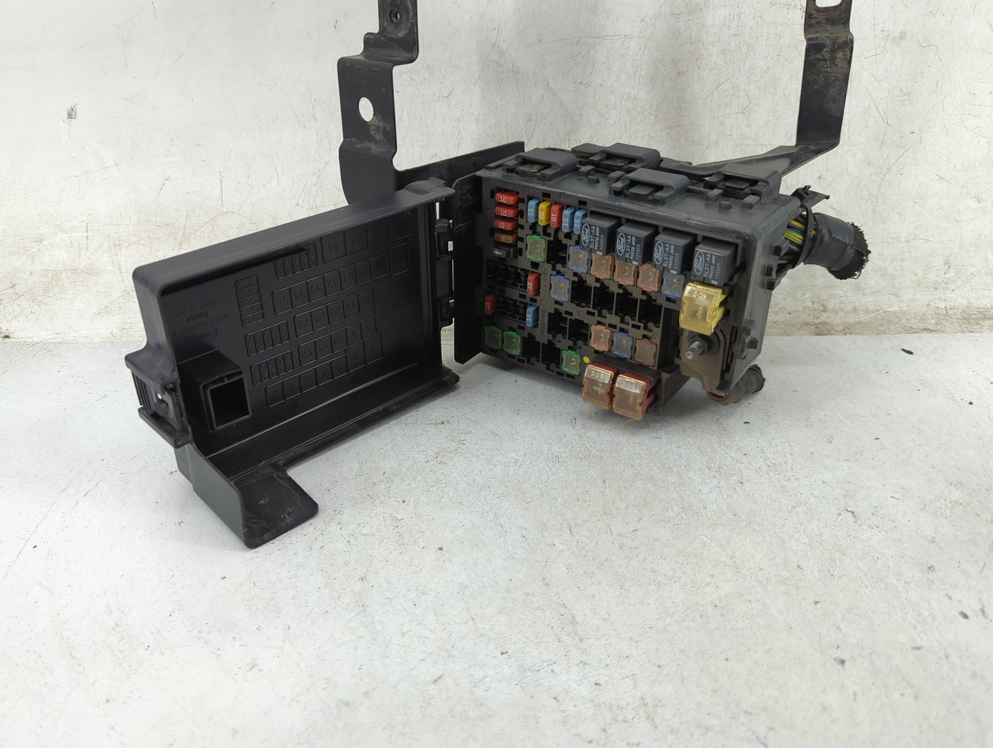 2010-2012 Ford Fusion Fusebox Fuse Box Panel Relay Module P/N:AE5T-14290-A Fits Fits 2010 2011 2012 OEM Used Auto Parts - Oe