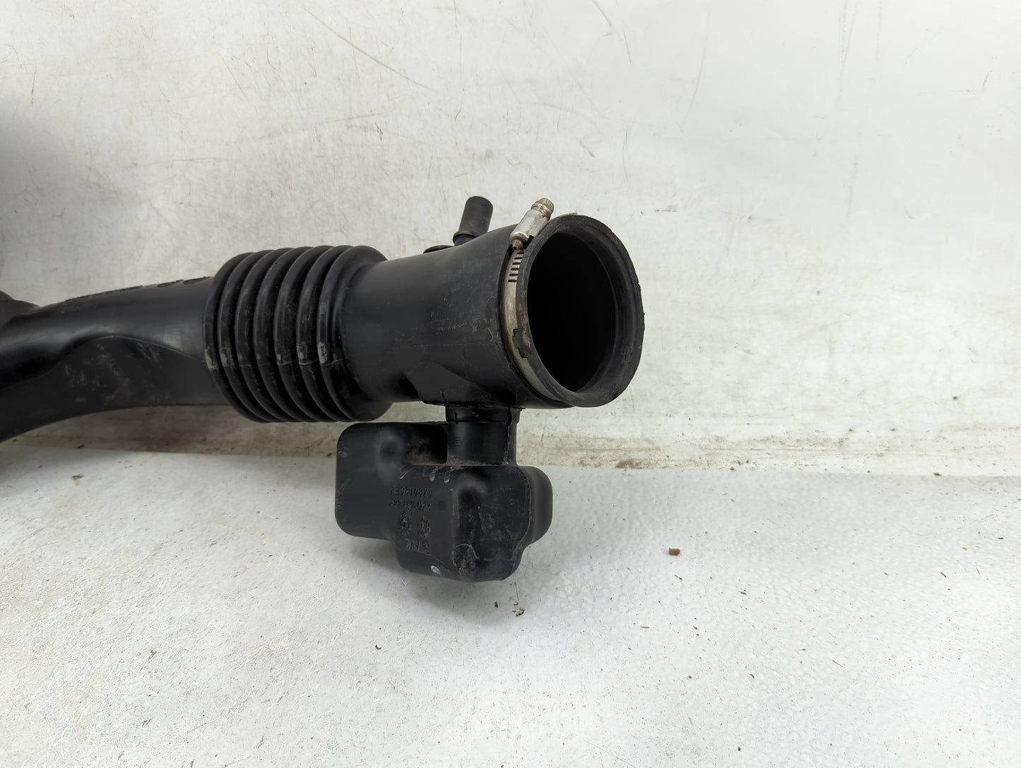 2010 Ford Fusion Air Cleaner Intake Duct Hose Tube 1466675 - Oemusedautoparts1.com