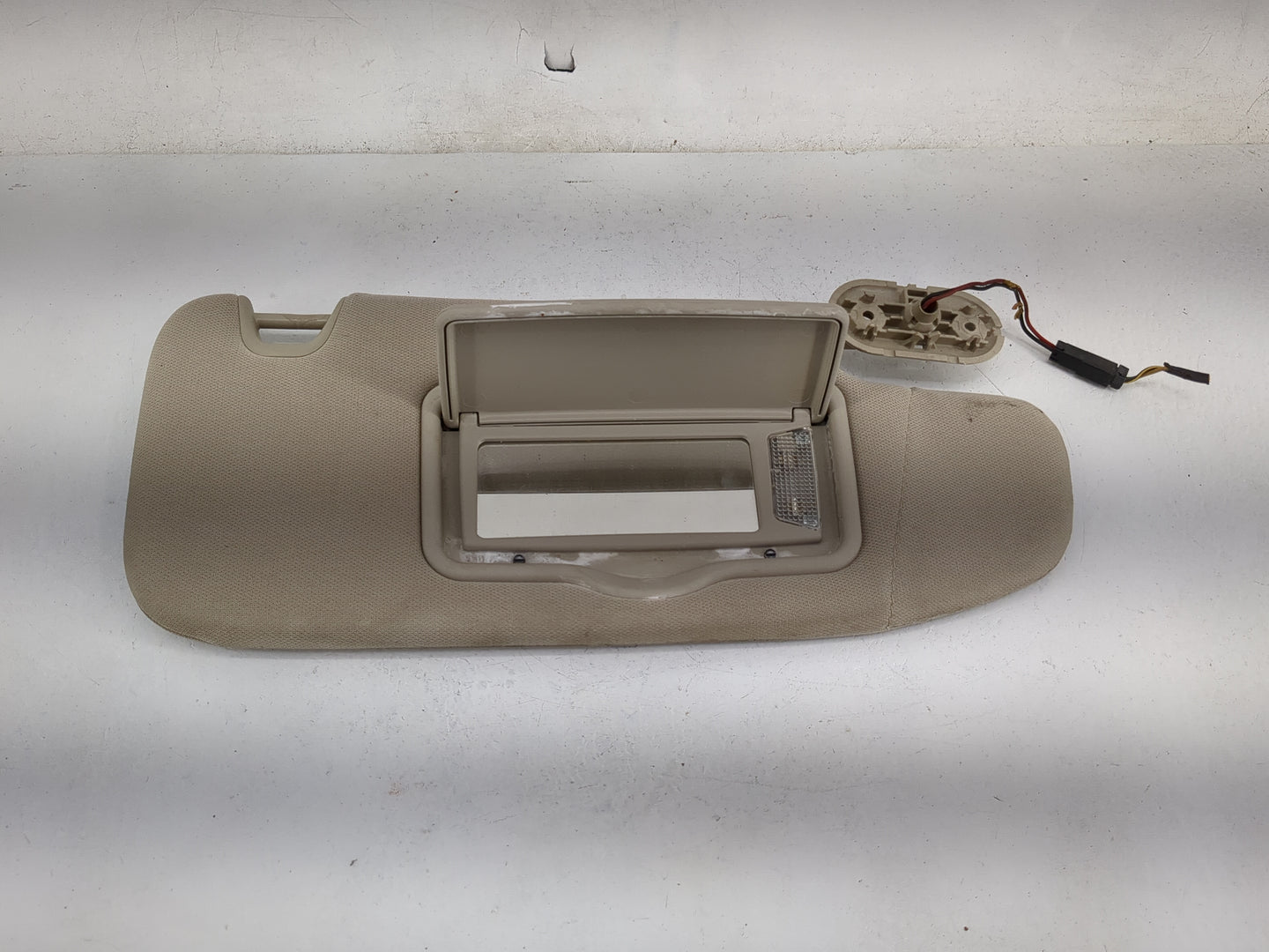 2010 Ford Fusion Sun Visor Shade Replacement Passenger Right Mirror Fits OEM Used Auto Parts - Oemusedautoparts1.com