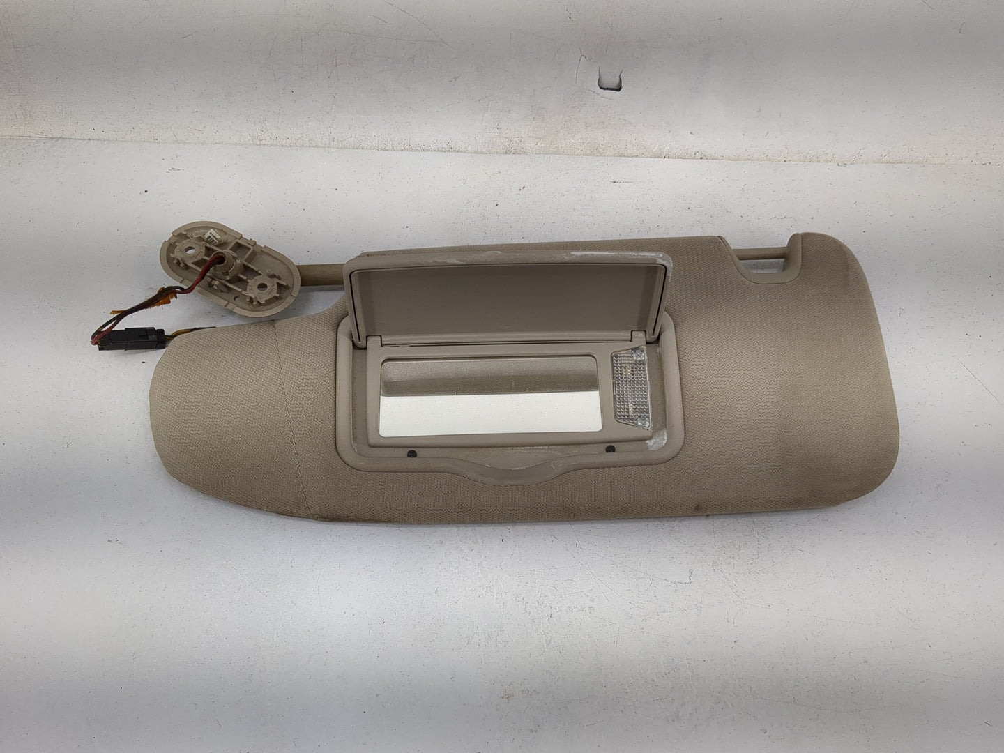 2010-2012 Ford Fusion Sun Visor Shade Replacement Driver Left Mirror Fits Fits 2010 2011 2012 OEM Used Auto Parts - Oemuseda