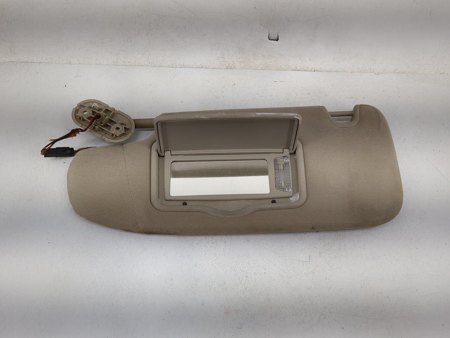 2010 Ford Fusion Sun Visor Shade Replacement Driver Left Mirror Fits OEM Used Auto Parts - Oemusedautoparts1.com