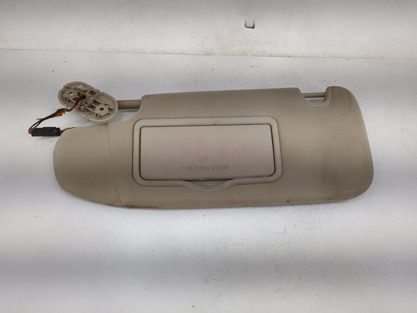 2010 Ford Fusion Sun Visor Shade Replacement Driver Left Mirror Fits OEM Used Auto Parts - Oemusedautoparts1.com