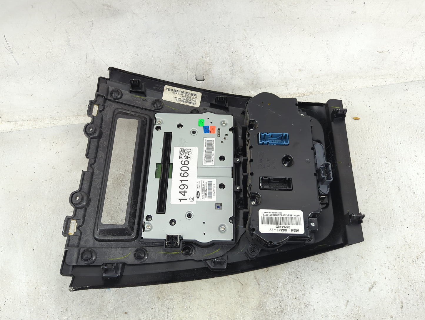 2010-2012 Ford Fusion Radio Control Panel Silver 1491606 - Oemusedautoparts1.com