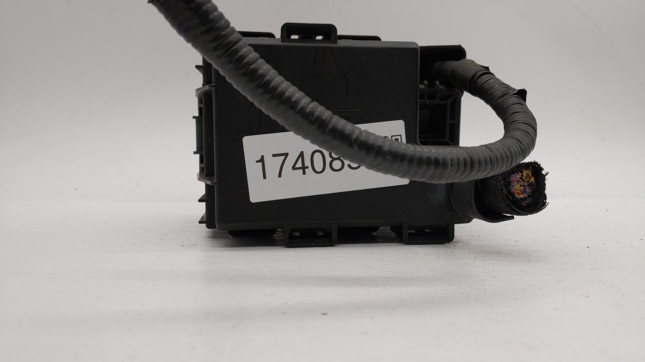 2010-2012 Ford Fusion Fusebox Fuse Box Panel Relay Module P/N:AE5T-14290-A Fits Fits 2010 2011 2012 OEM Used Auto Parts - Oe