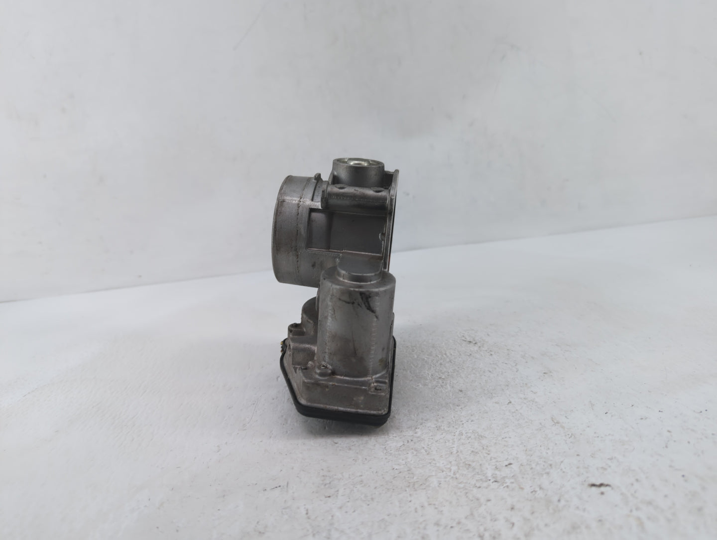 2010-2012 Ford Fusion Throttle Body P/N:DS7Z-A DS7Z-D, DS7E-9F991-AJ Fits Fits 2009 2010 2011 2012 OEM Used Auto Parts - Oem