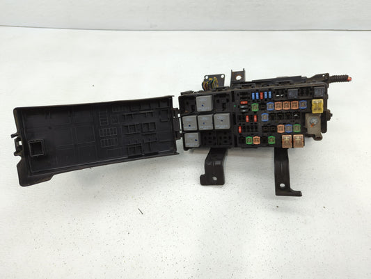 2010-2012 Ford Fusion Fusebox Fuse Box Panel Relay Module P/N:7E5T-14A003-BA AE5T-14290-E, 6E5T-14A003-AB Fits Fits 2010 2011 2012 OEM Used Auto Parts
