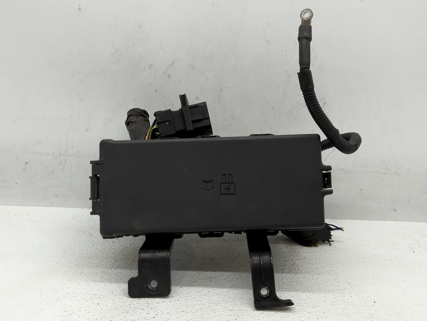 2010-2012 Ford Fusion Fusebox Fuse Box Panel Relay Module P/N:AE5T-14290-E Fits Fits 2010 2011 2012 OEM Used Auto Parts - Oe